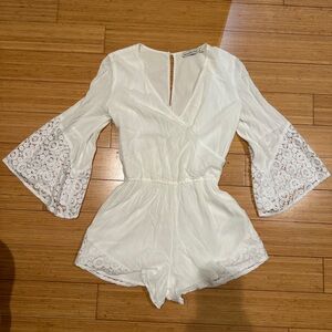 Abercrombie&Fitch White Lace Sleeve Romper Size XS